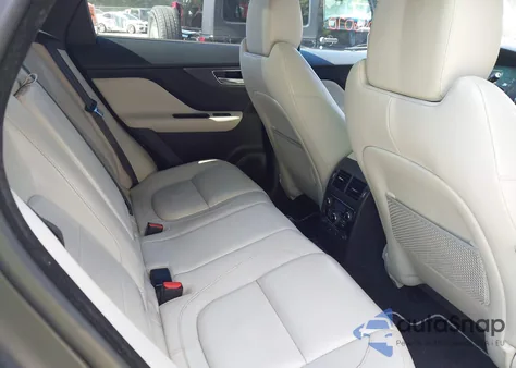 2017 Jaguar F-Pace First Edition z USA, uszkodzony, nr VIN SADCP2BV2HA054844